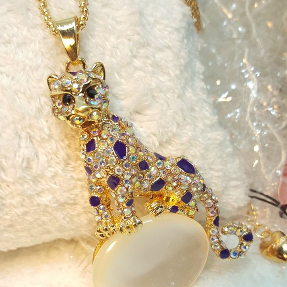SPOTTED WILD CAT Pendant and chain - Picture 7 of 11